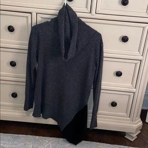 🤍Gorgeous Gray & Black Cashmere Sweater🤍